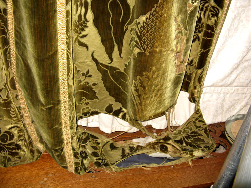 Detail of the damaged velvet