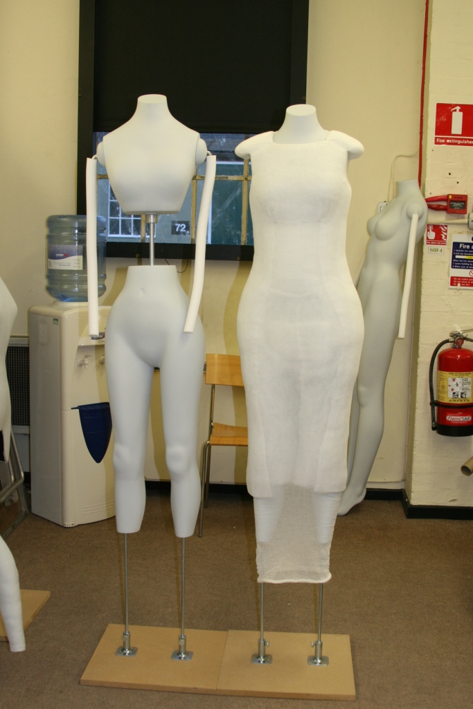 Mannequins before and after supporting shaping